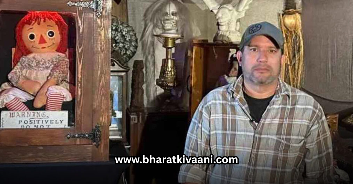 Annabelle doll के साथ Dan Rivera