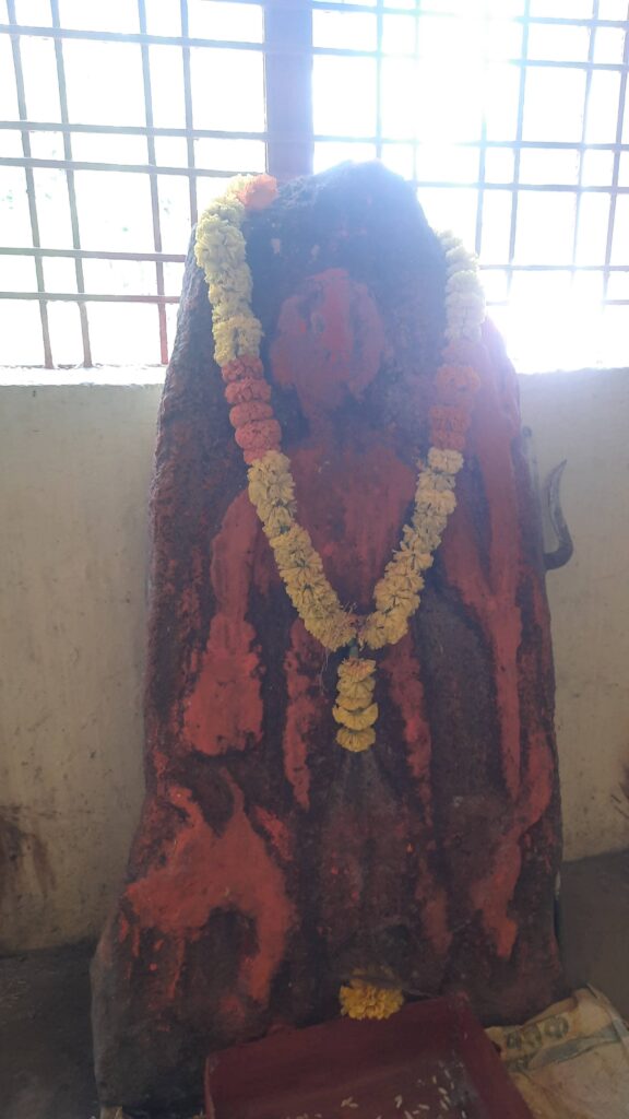 गौमुख मेले में पुरातत्व मूर्तियाँ