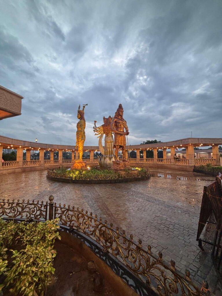 महाकाल लोक की भव्य मूर्तियाँ